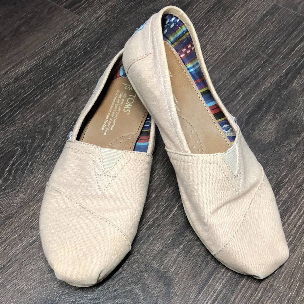 TOMS - Picture 2 of 10